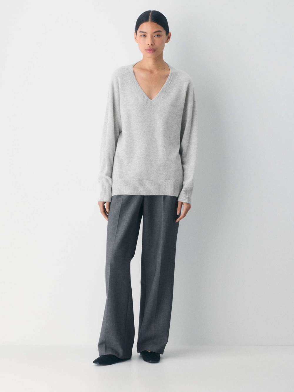 Aritzia Feather Cashmere Relaxed V-Neck Sweater Heather Chrome Oversized Grey